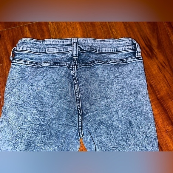 2.1 Denim Ankle Jeans w/ Zipper on Bottom - Picture 6 of 7